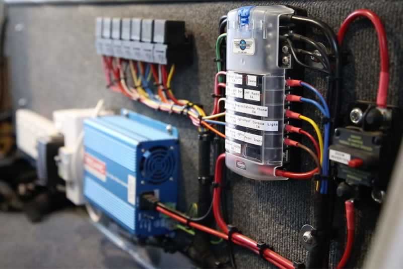 Pure Sine Wave Inverter vs Hybrid Inverter – How to Choose the Right Inverter for You